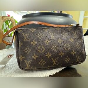 Louis Vuitton Monogram Pochette Accessory Shoulder Bag